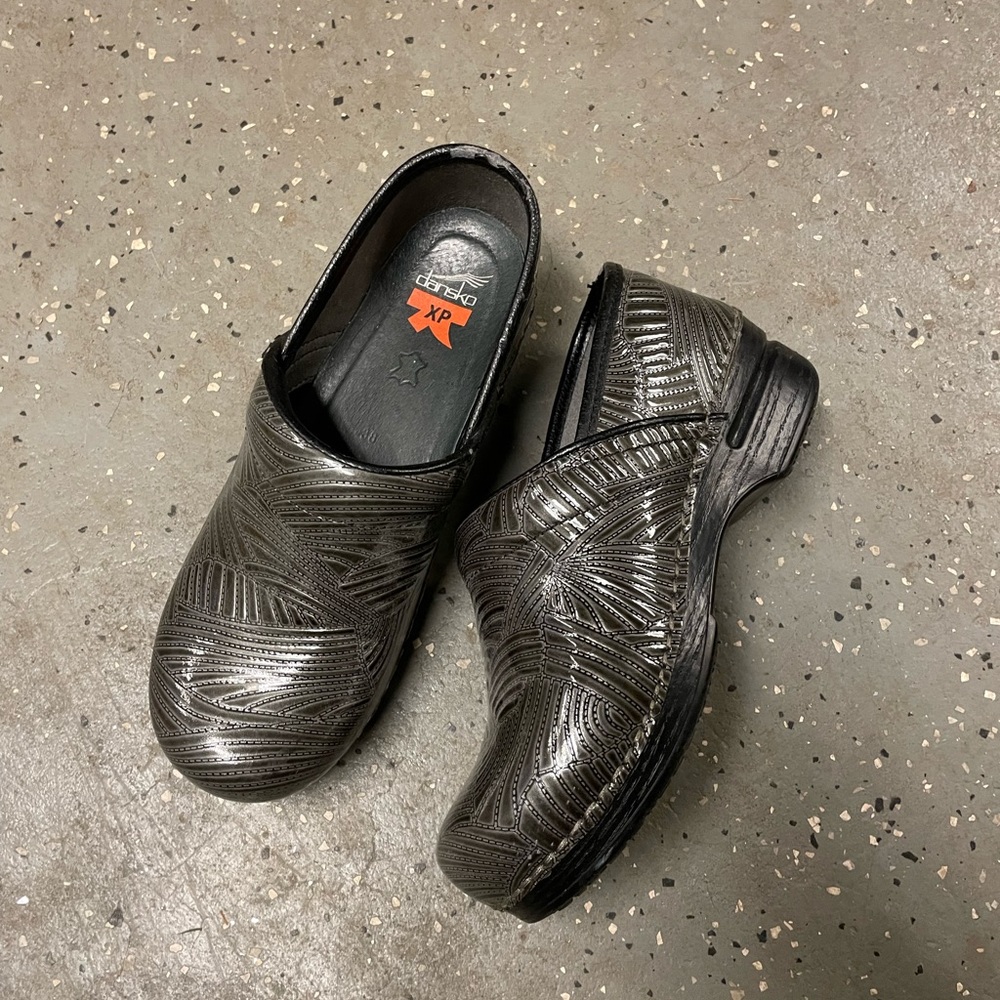 Dansko Clogs Size 38 - image 3